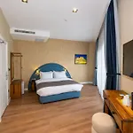 Nenessa Airport 4*