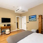 Nenessa Airport Hotel