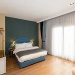 Nenessa Airport Hotel 4*