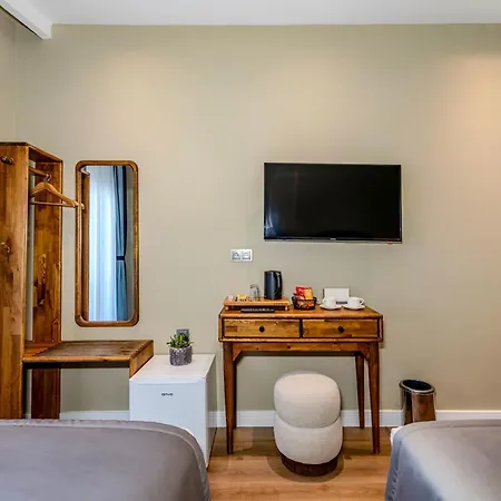 Nenessa Airport Hotel