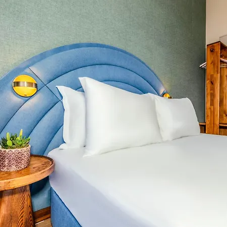 Nenessa Airport Hotel 4*