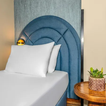 Hotel Nenessa Airport 4*