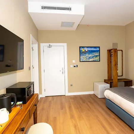 Nenessa Airport Hotel 4*