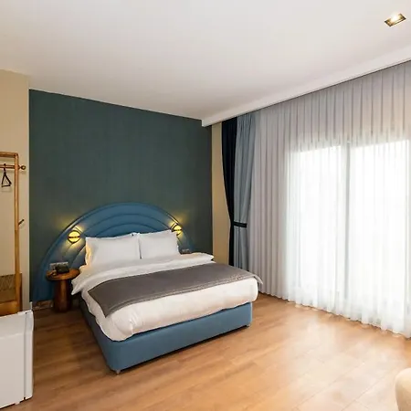 Nenessa Airport Hotel 4*